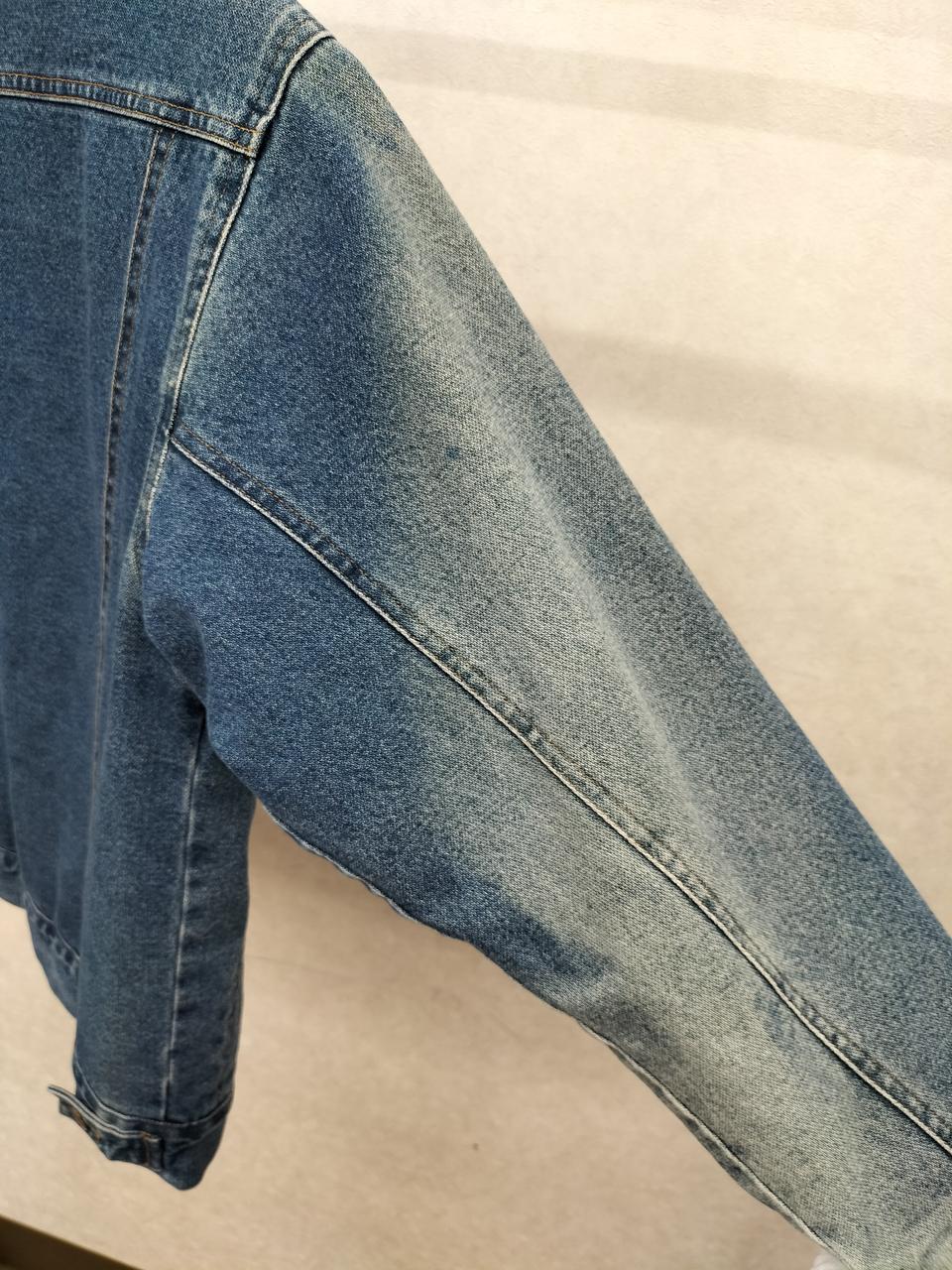右袖、色褪せあり