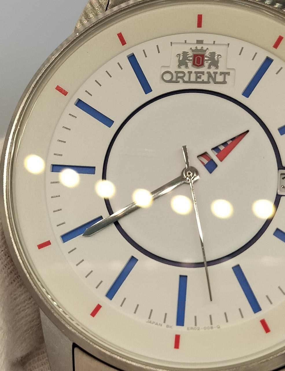 9時と10時の間、横に5mmほどの傷あり