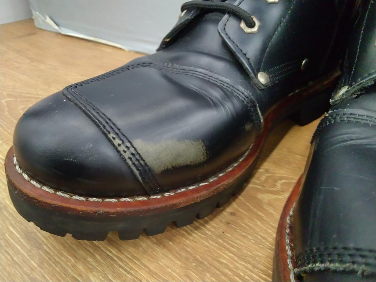 右足擦れ　変色あり
