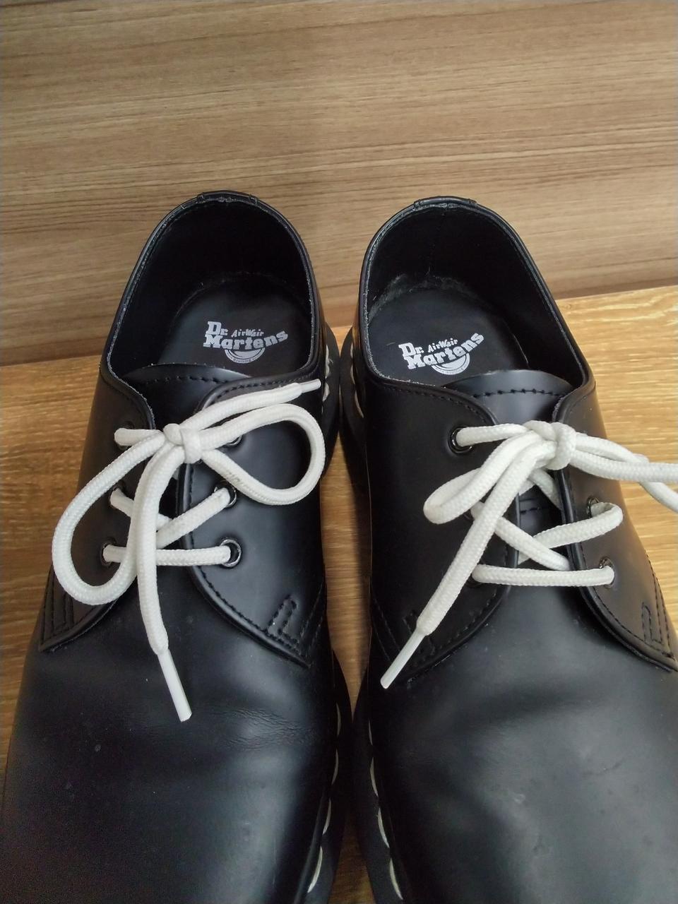 左足紐黒いヨゴレあり