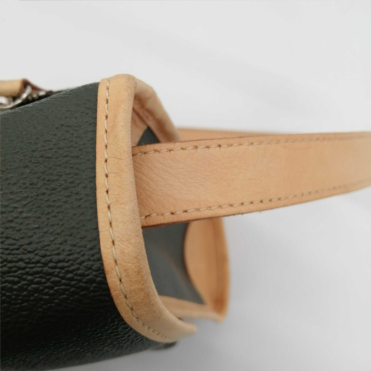 汚れ少々あります。