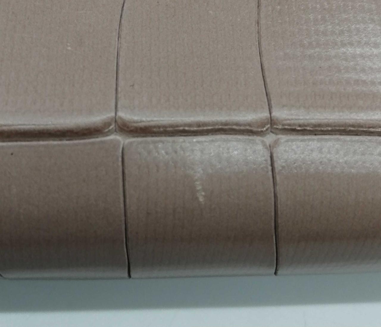 キズ少々あります。