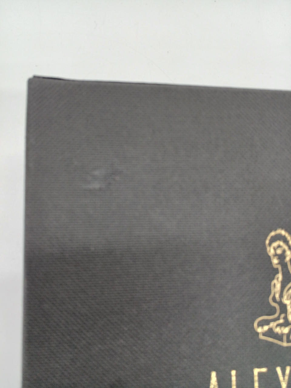 キズが少々あります。