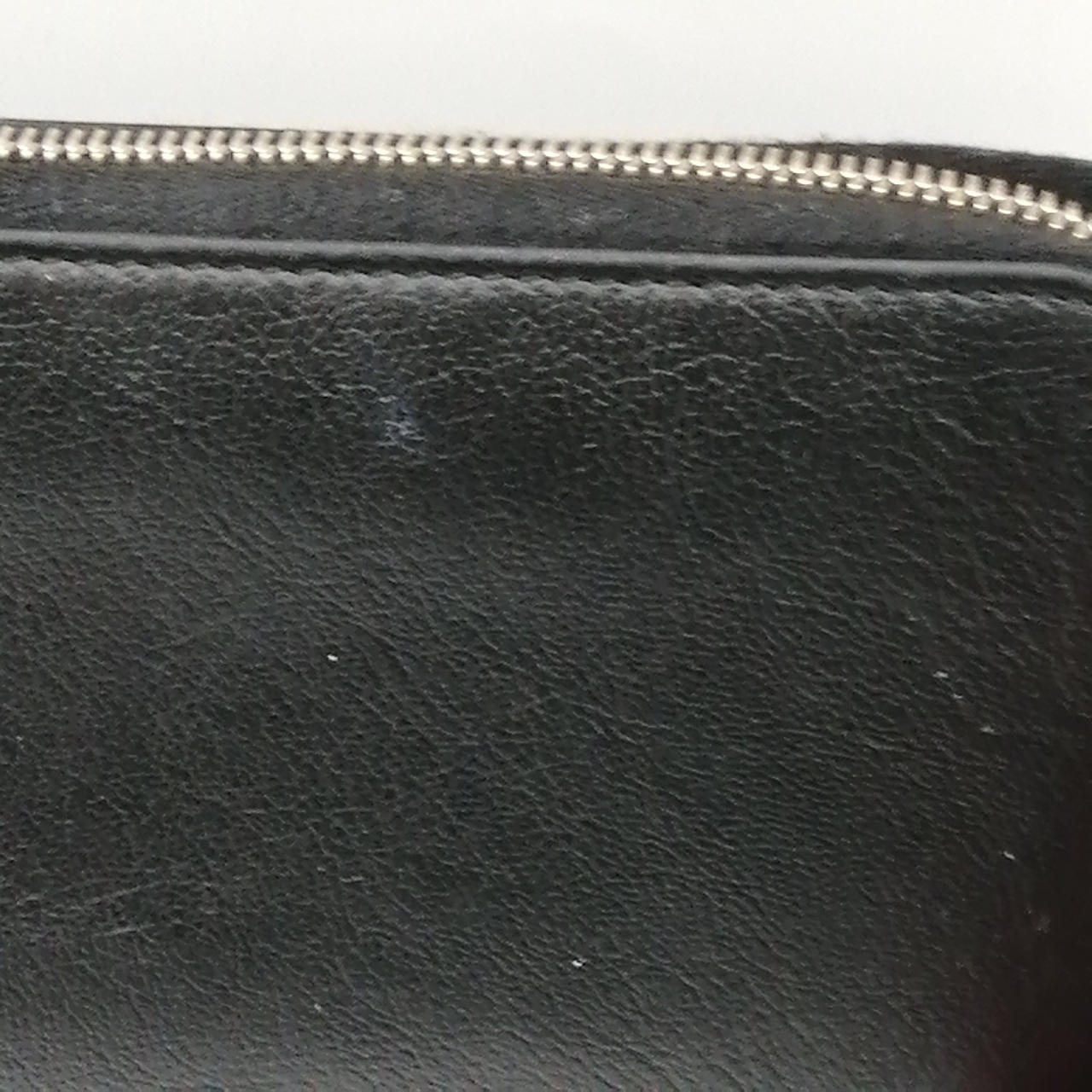 ここにキズがあります