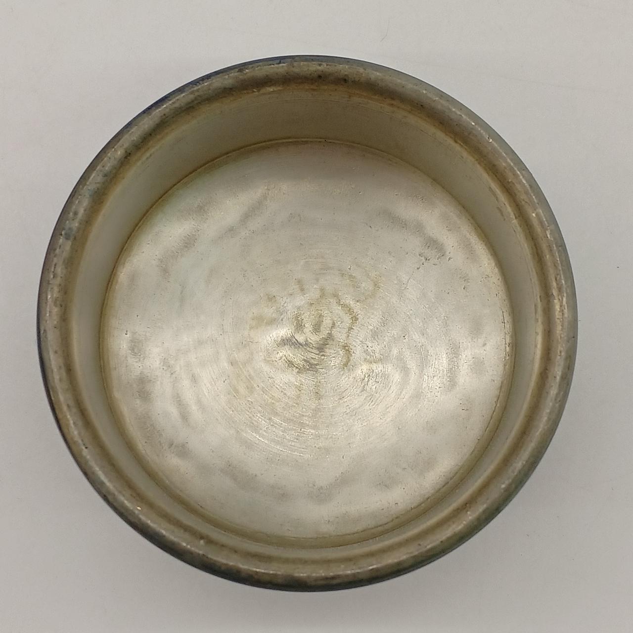 キズ 、汚れがあります。