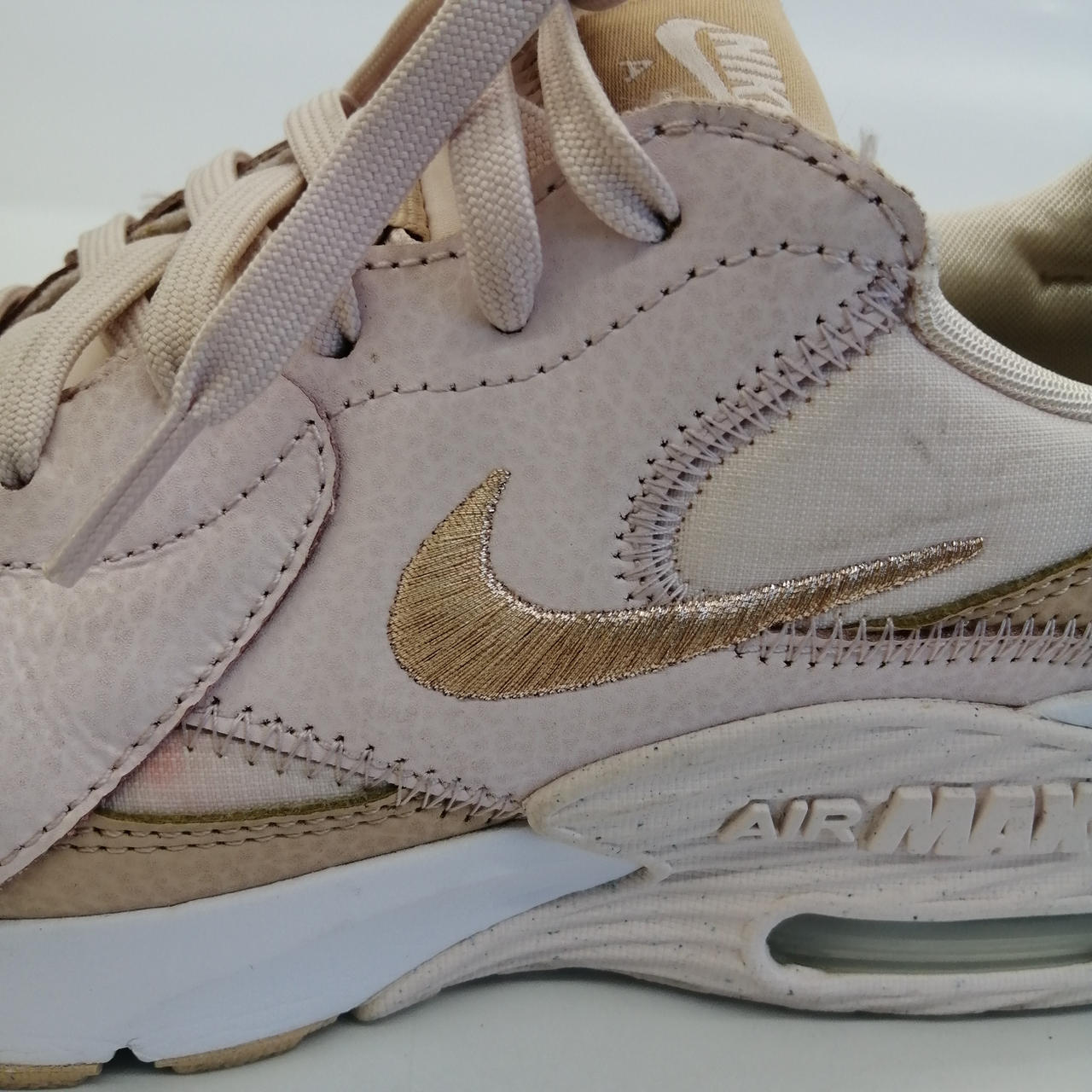 染み・汚れ少々あります。