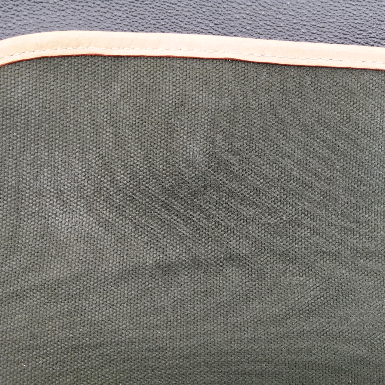 擦れが少々あります。