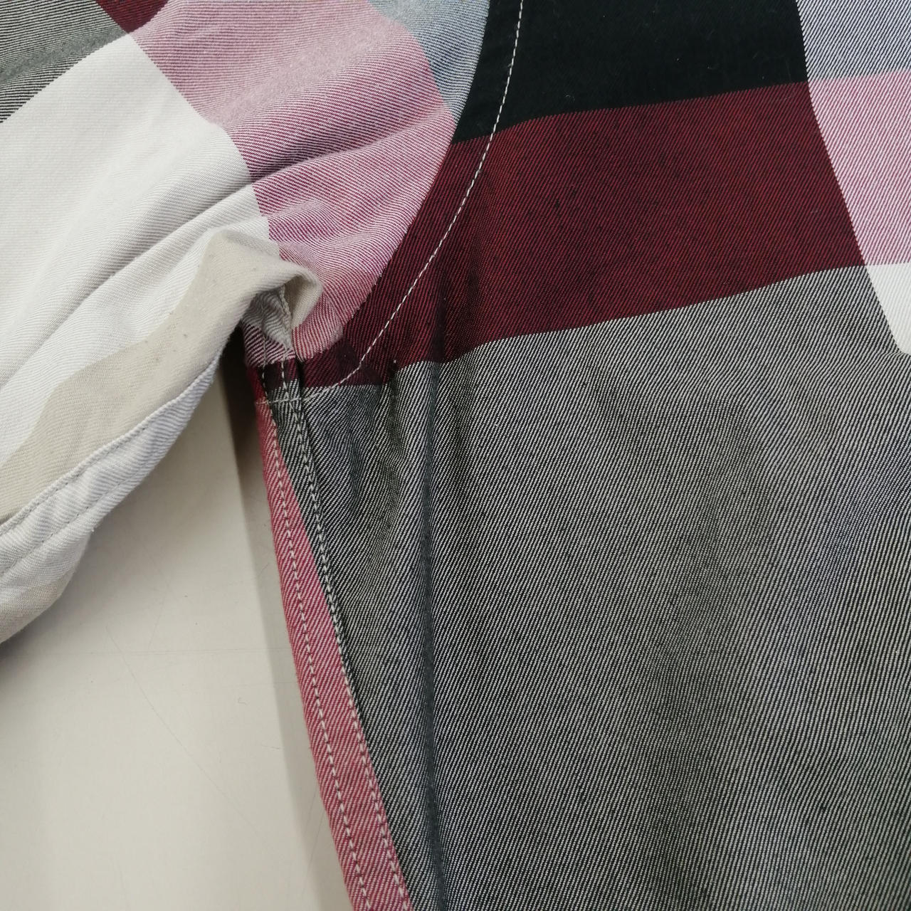 左脇に少々毛玉があります