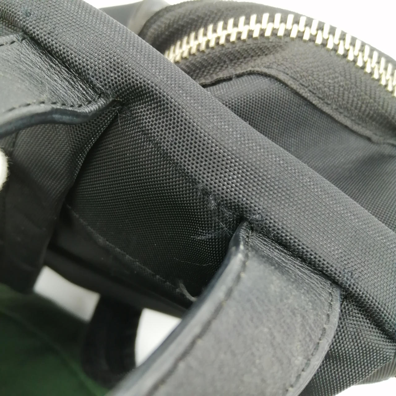 ここにキズがあります