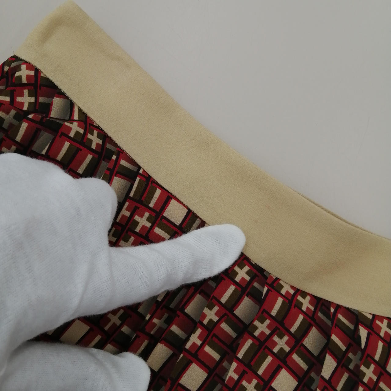 ウエスト部分シミがあります