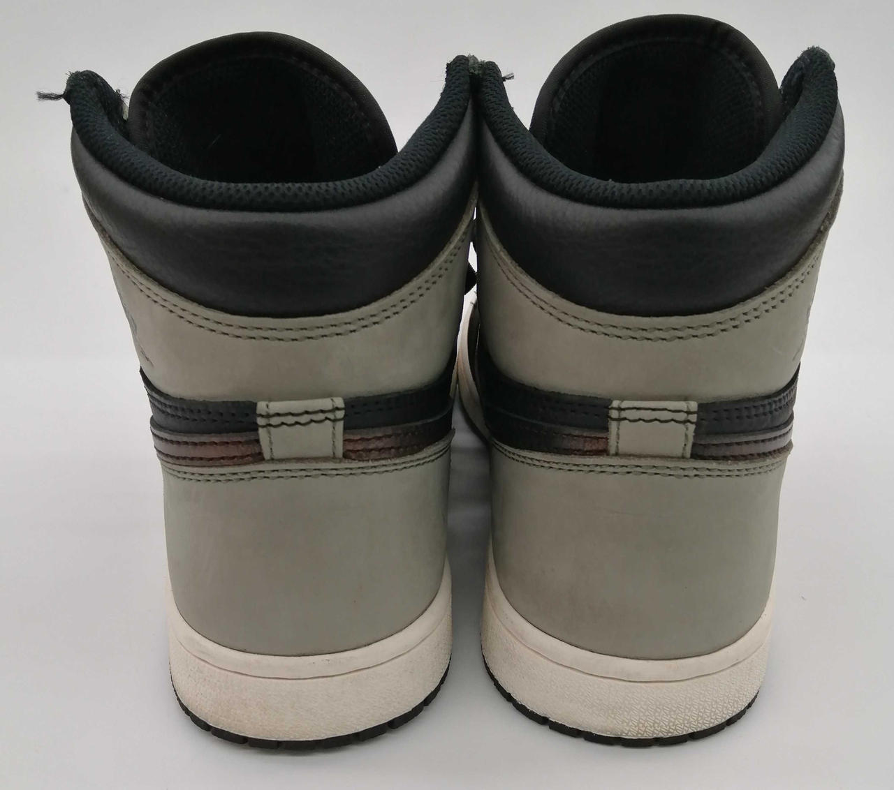 少々、汚れがあります。