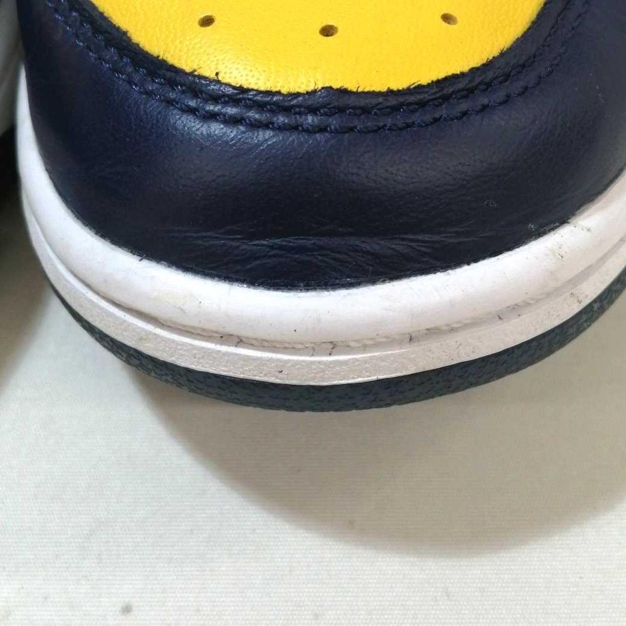 つま先部分に汚れあります