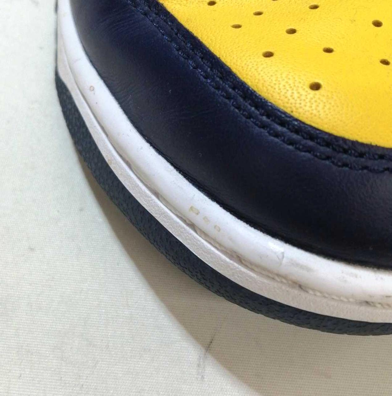 つま先部分に汚れあります