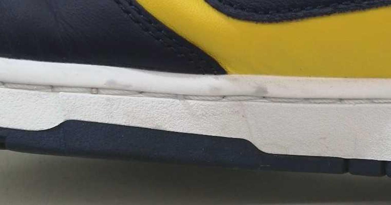 ソール部分に汚れあります