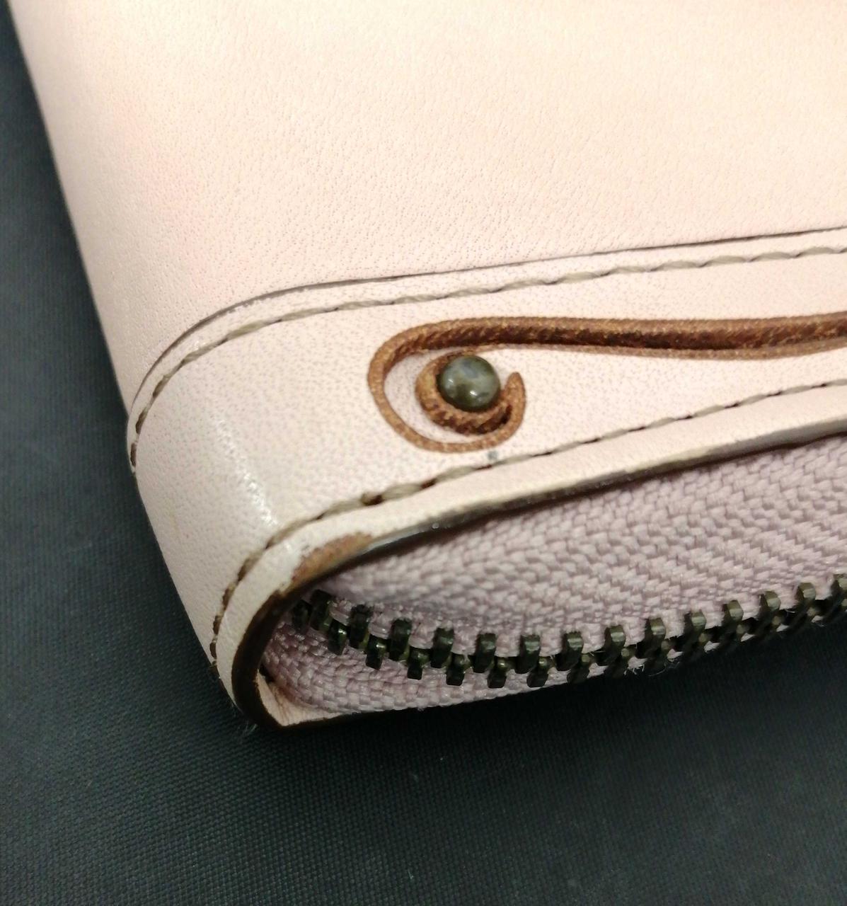 角になる部分にコーティングの剥がれあり