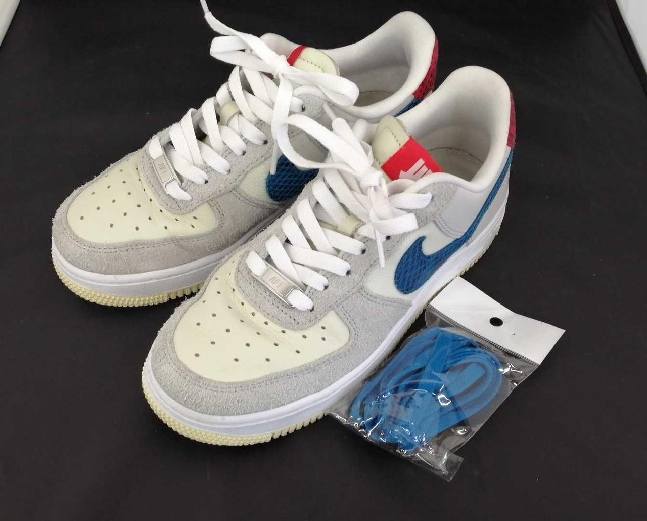 色違いのシューレース付属