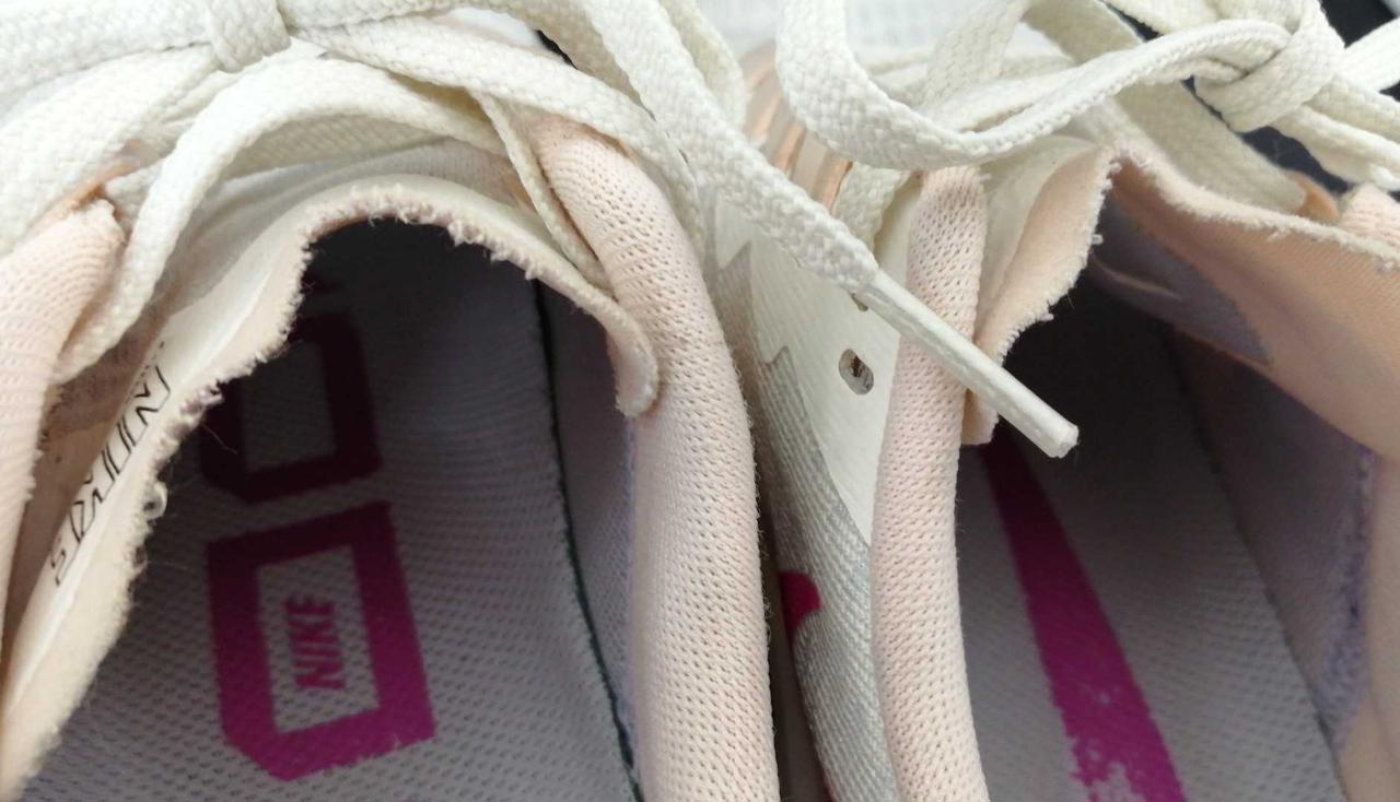 履き口にホツレあり