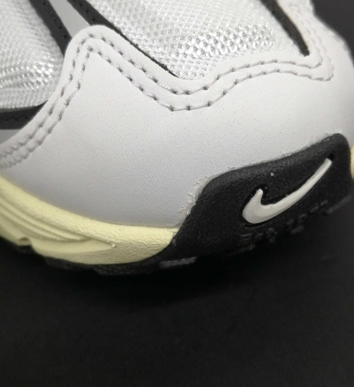 つま先部分に剥げあり