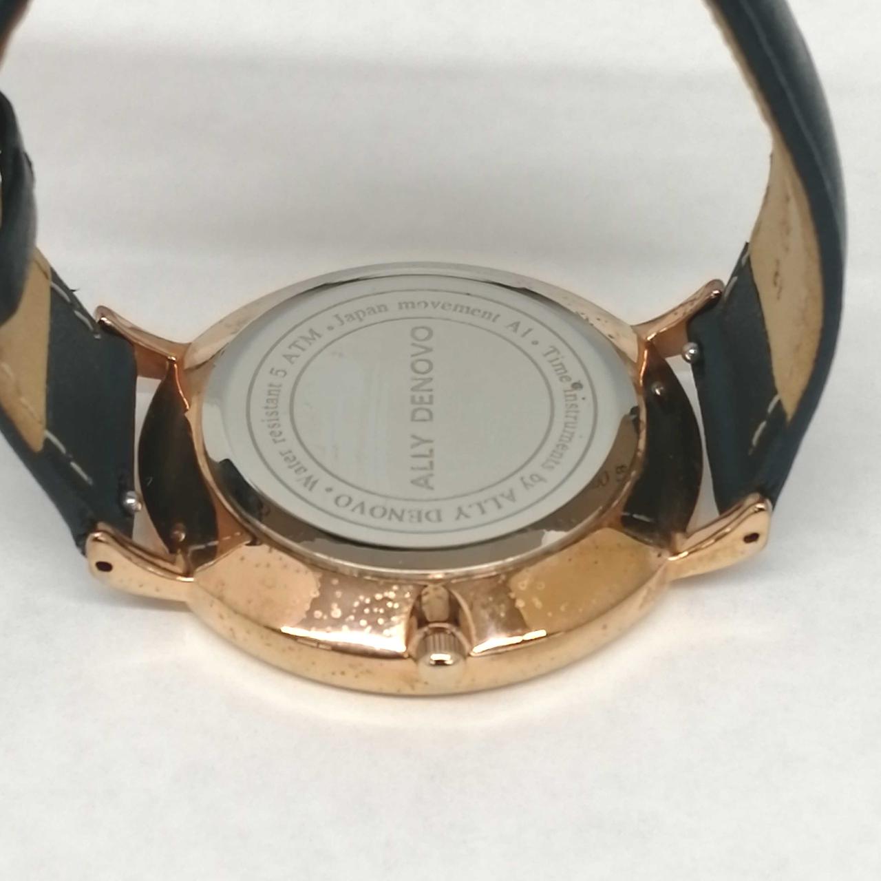 時計盤裏に汚れあり