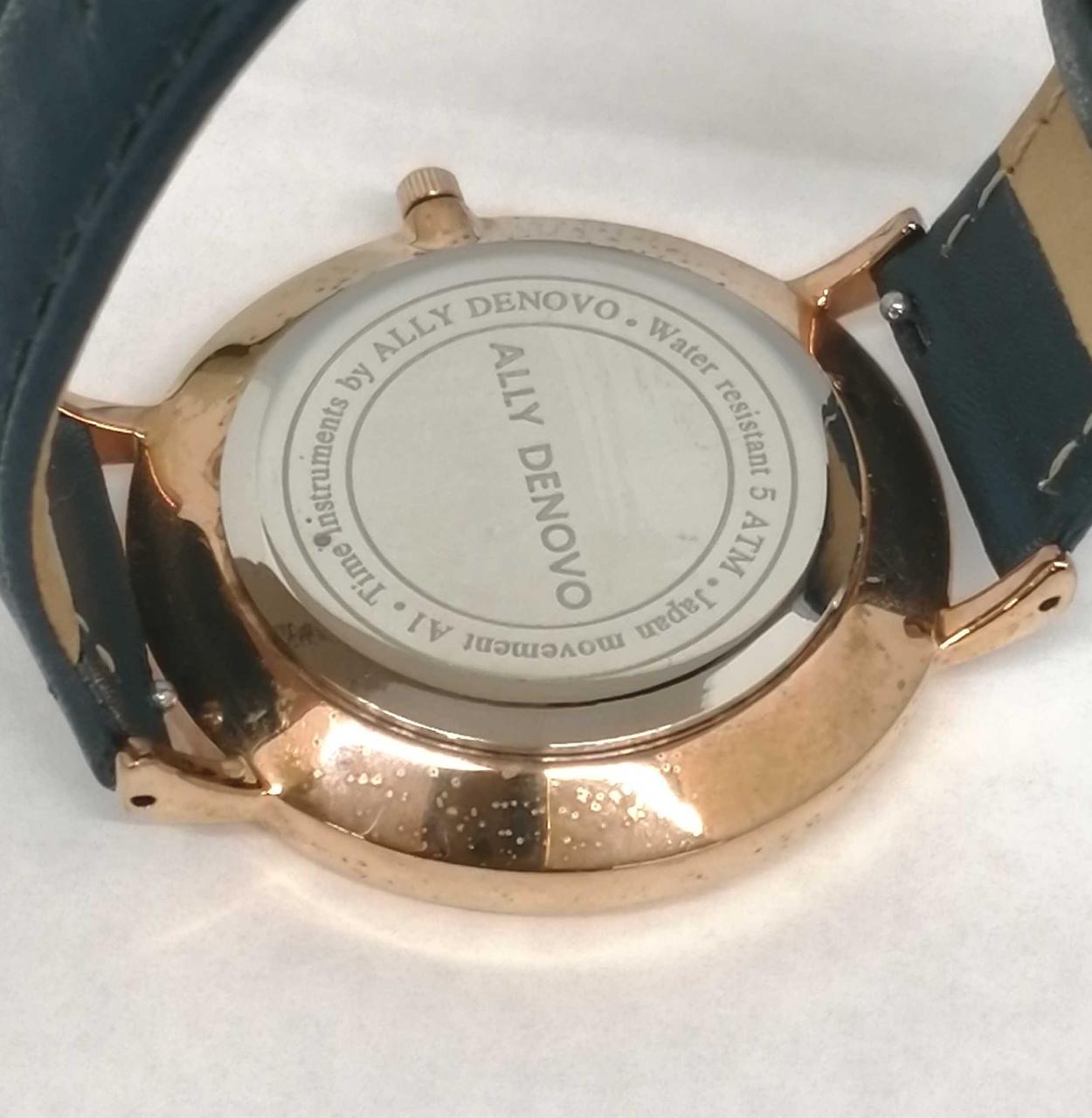 時計盤裏に汚れあり