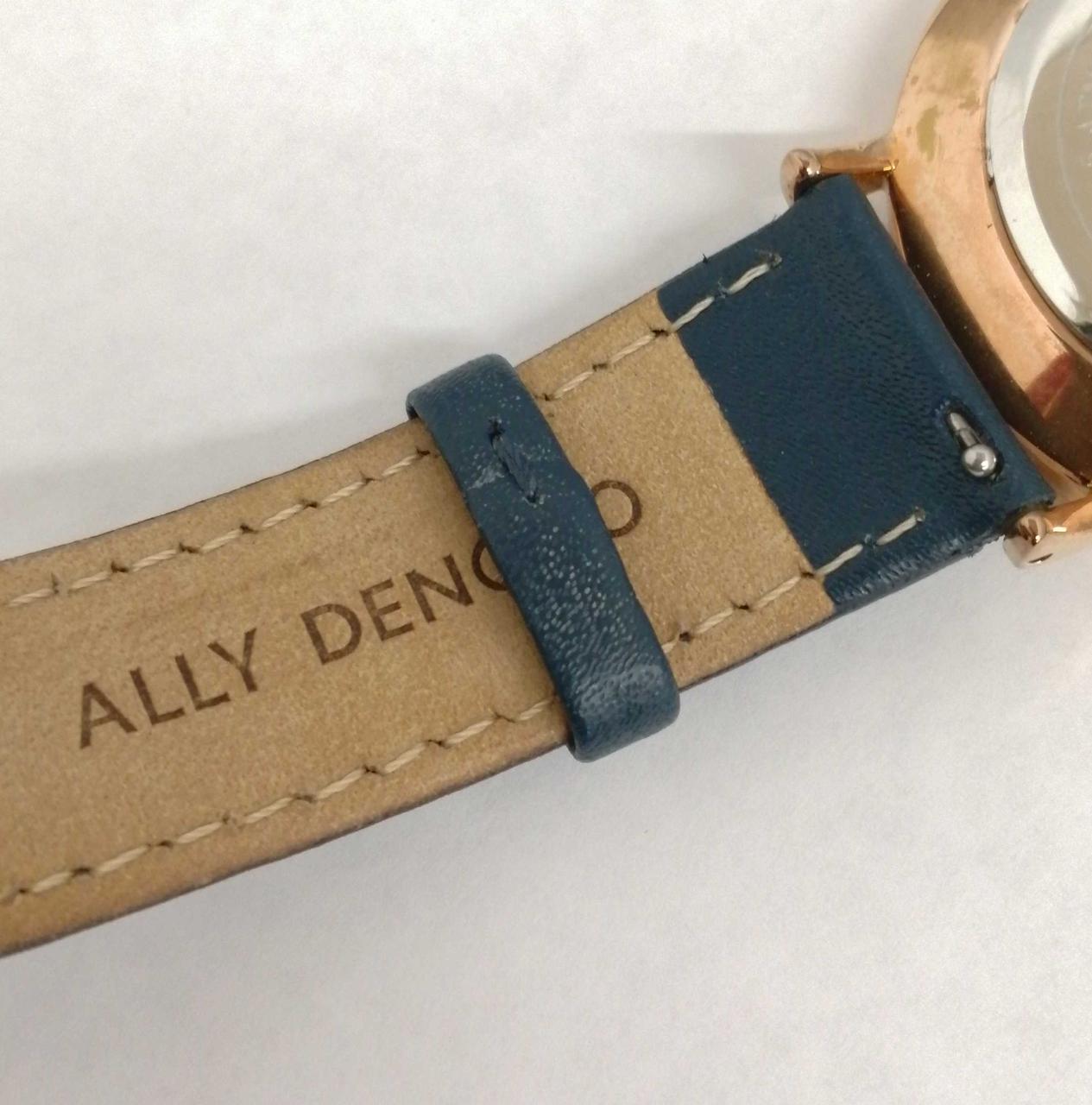 遊革に塗装剥げあり