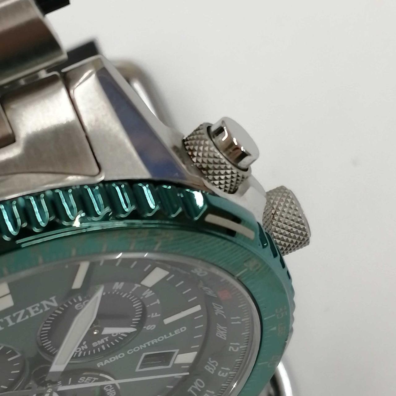 プッシュボタン(上)に錆びあり