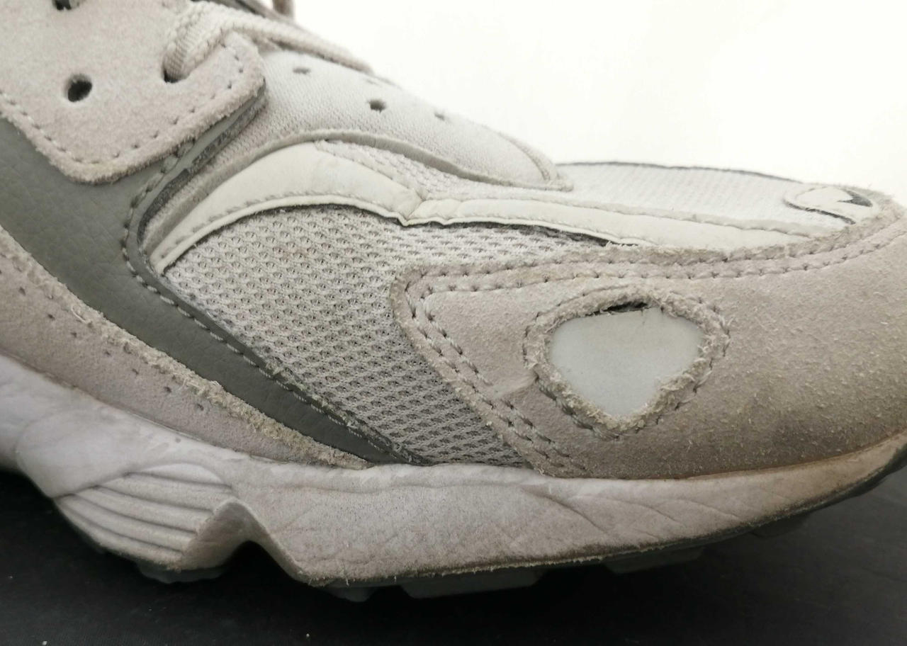 少し穴空いてます