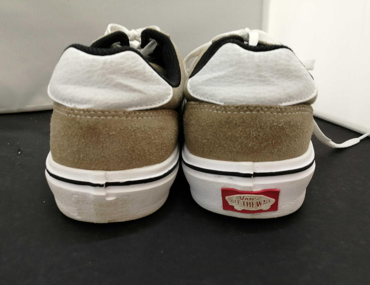 ロゴが剥がれます