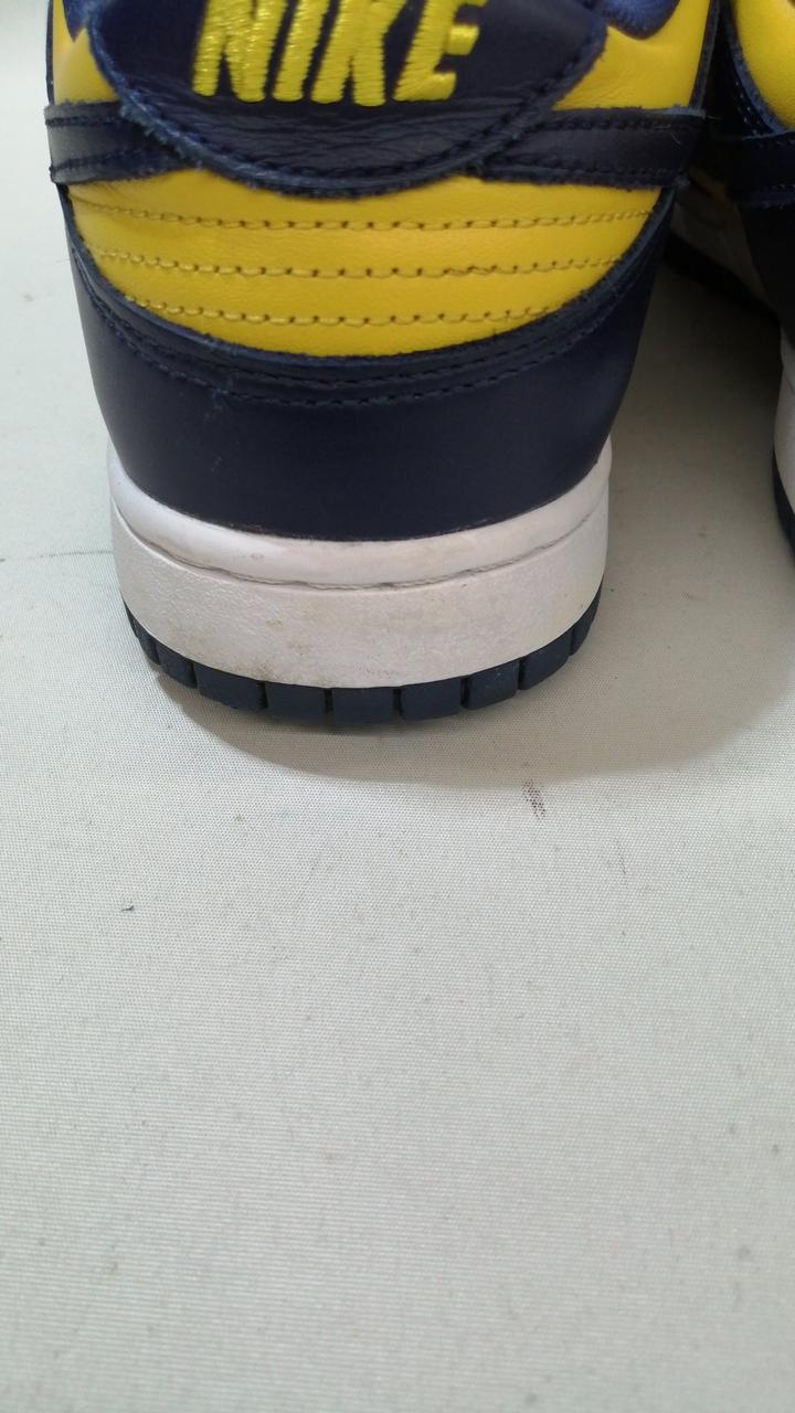 かかと部分に汚れあります