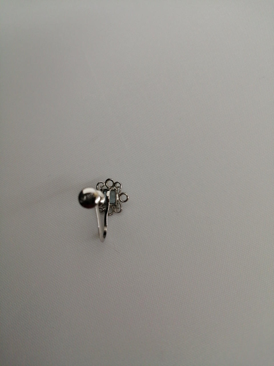 片方歪んでます