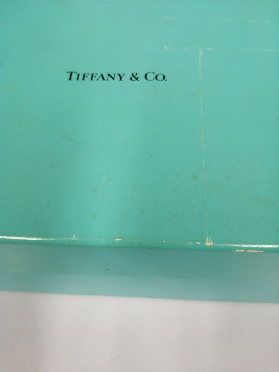 箱にシミ汚れあります。