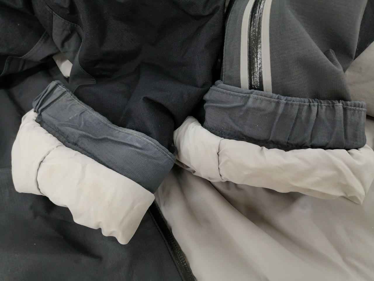 袖口に汚れあり