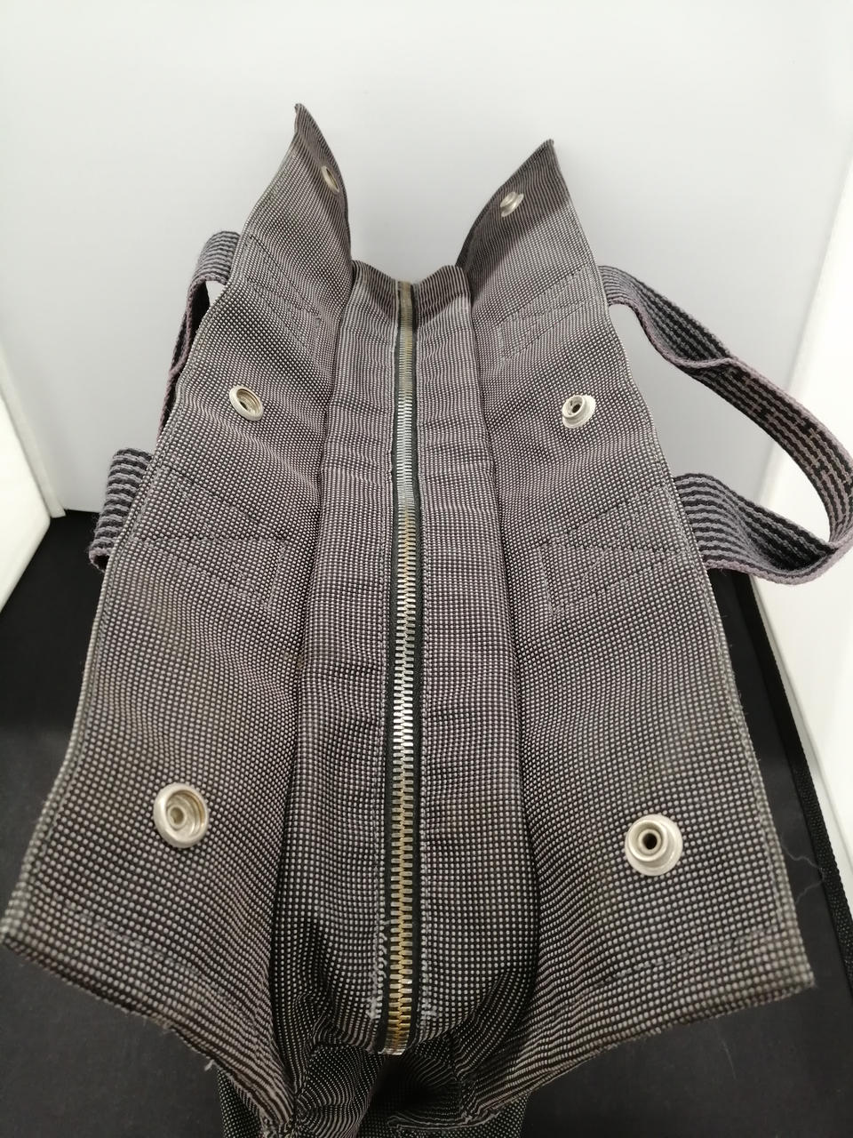 チャック部分サビあり
開けづらいです