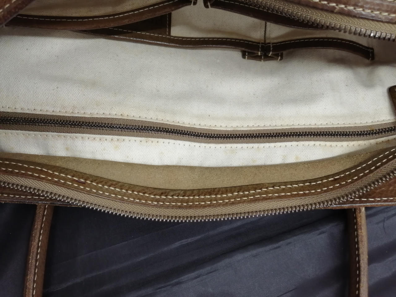 内側裏面、汚れあり