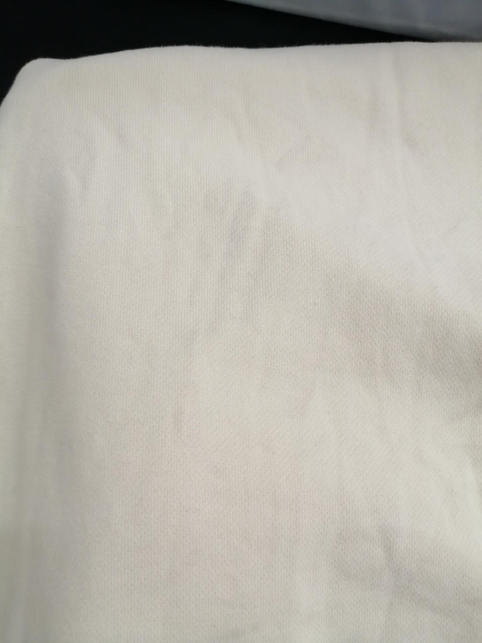 黒い汚れあります