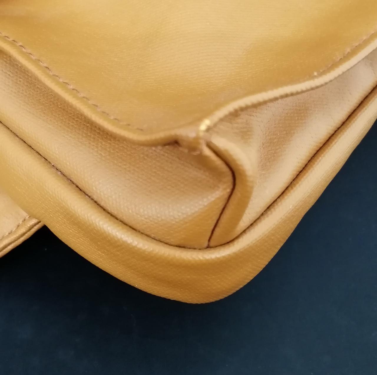 角に擦れあります