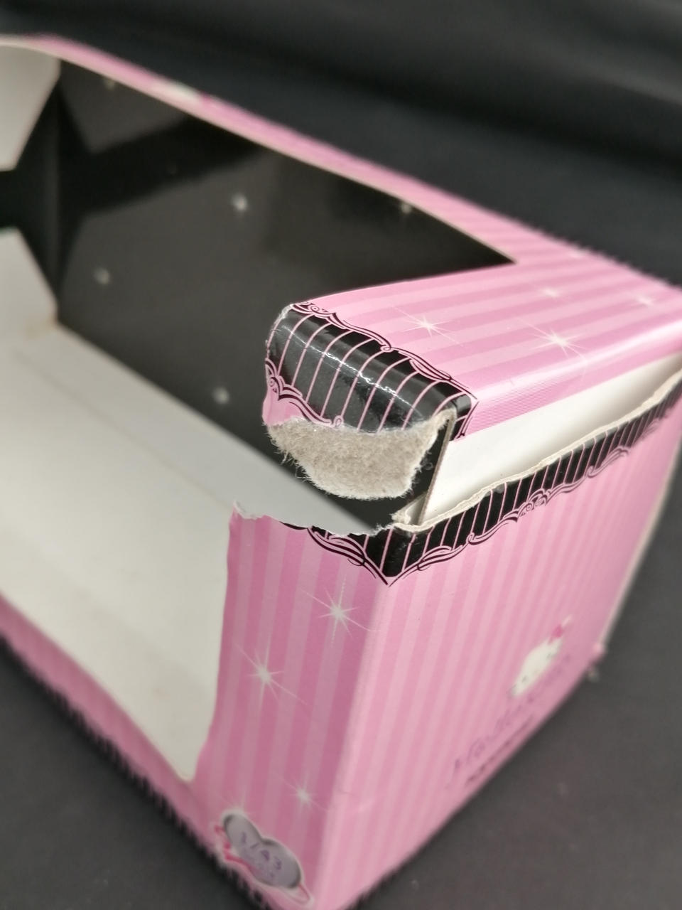 箱破れています