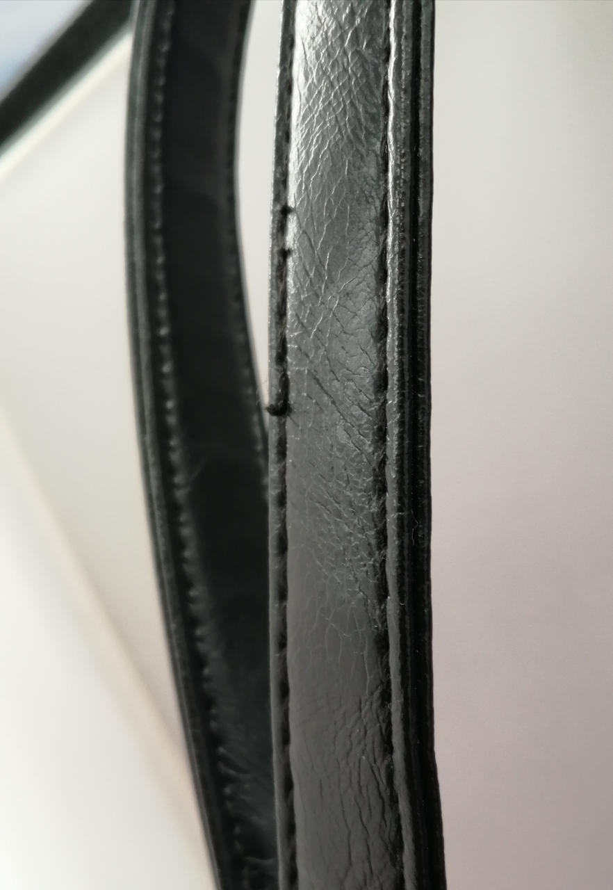 少しほつれあります