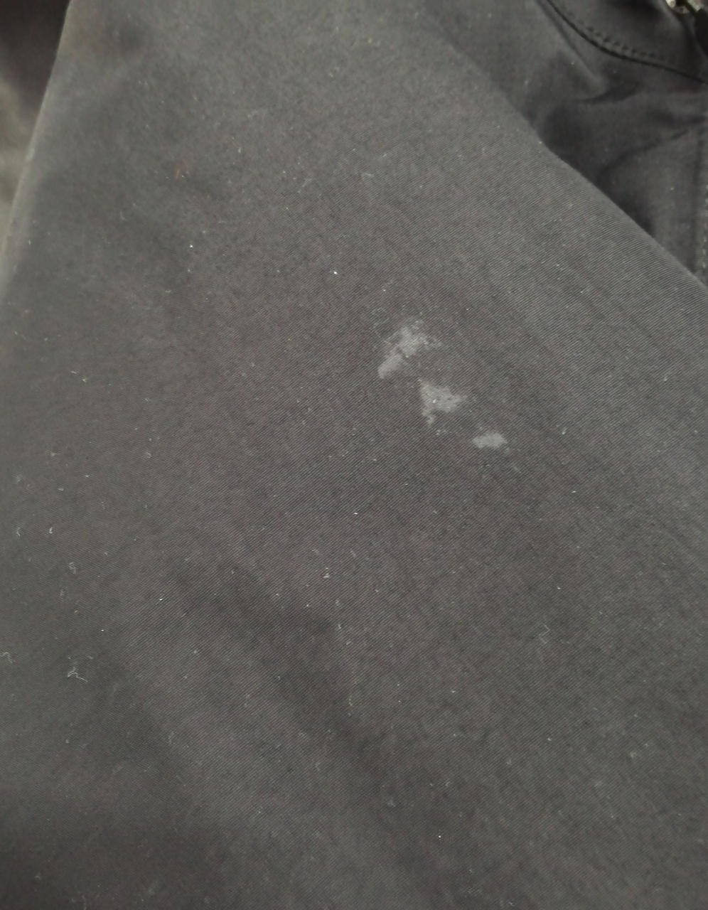 肩付近に汚れあります