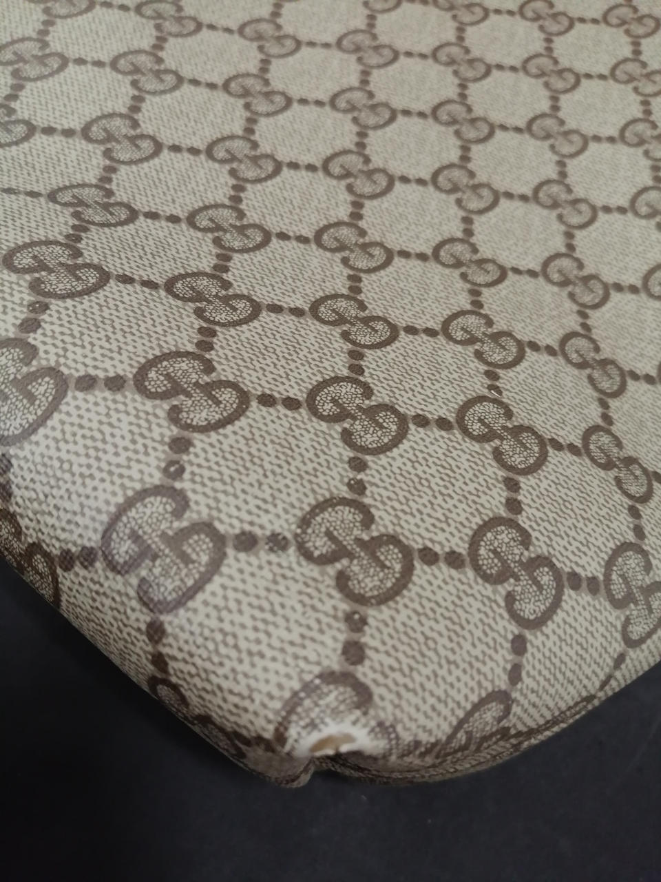 4つ角擦れあります