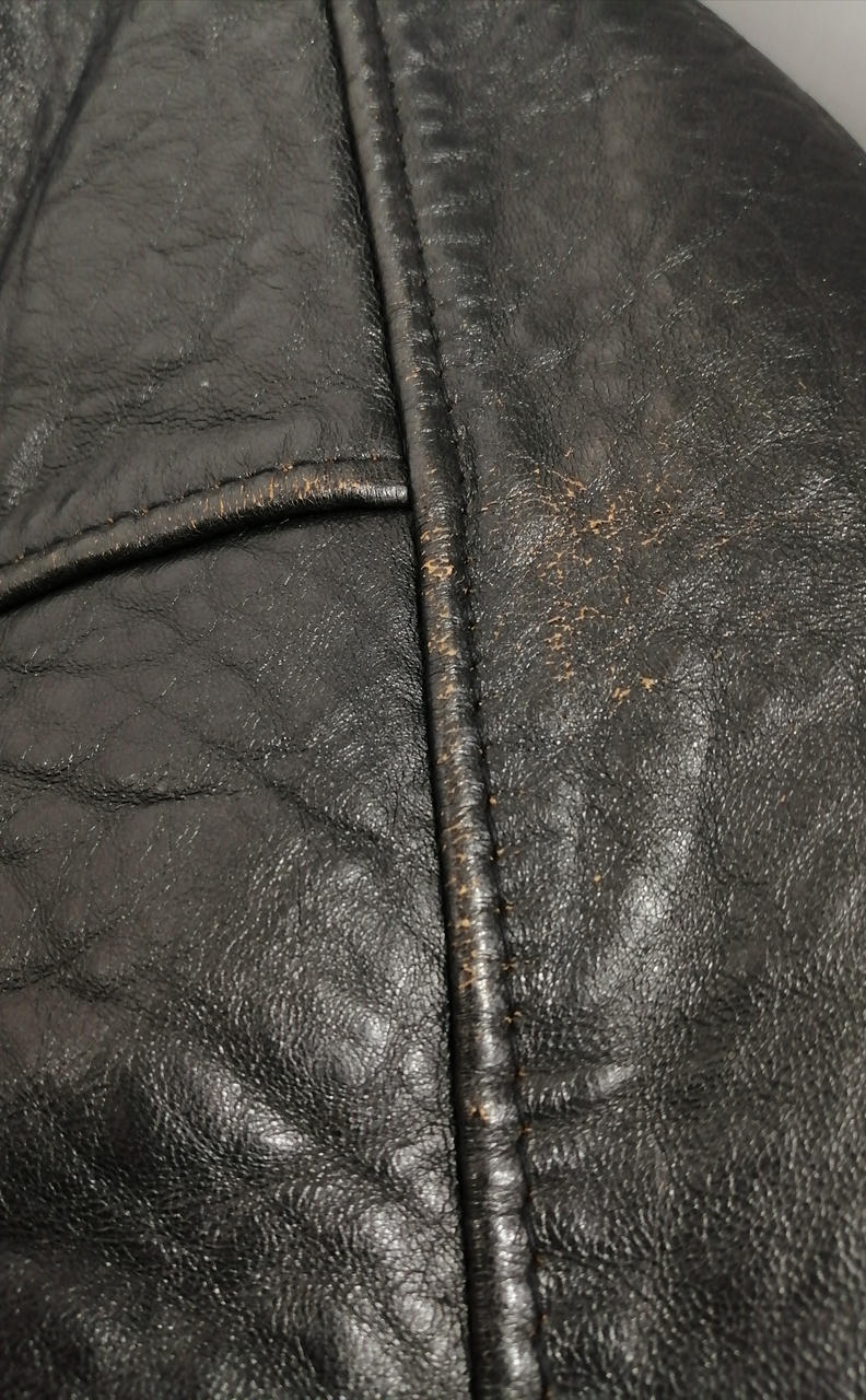 左肩剥がれあります