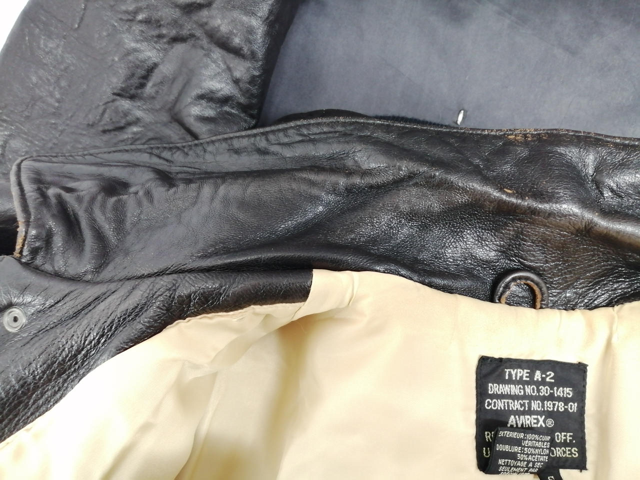 左の肩剥がれあります