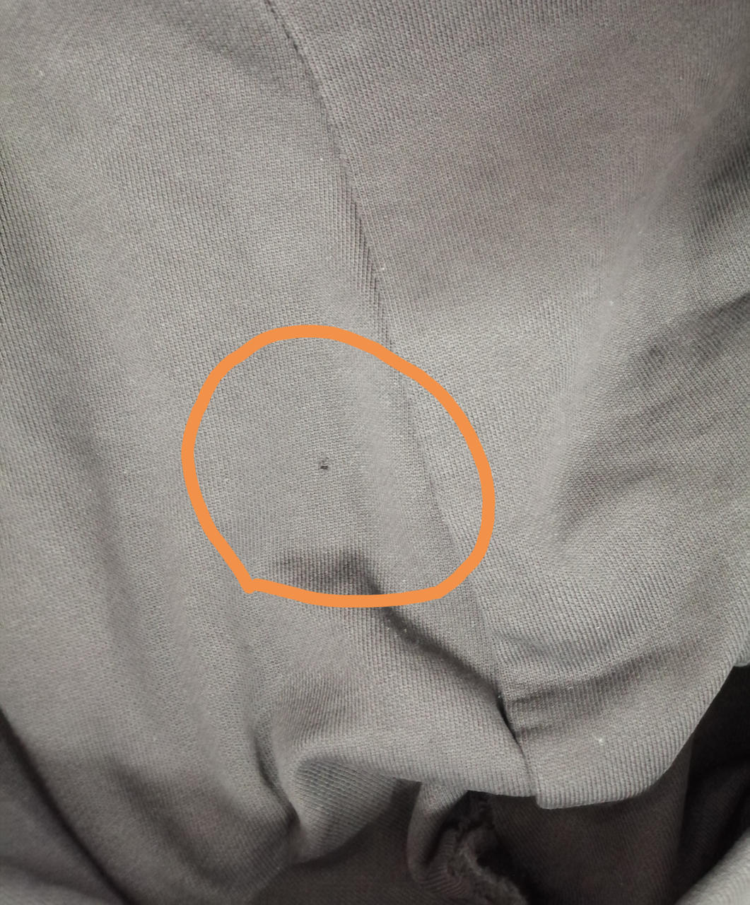 フード左側穴空いてます