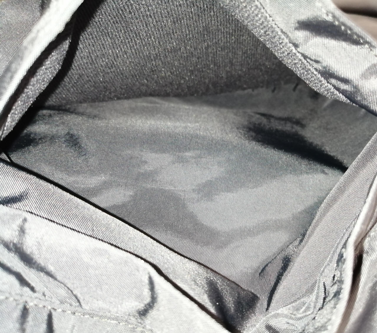 左脇側にポケットあります