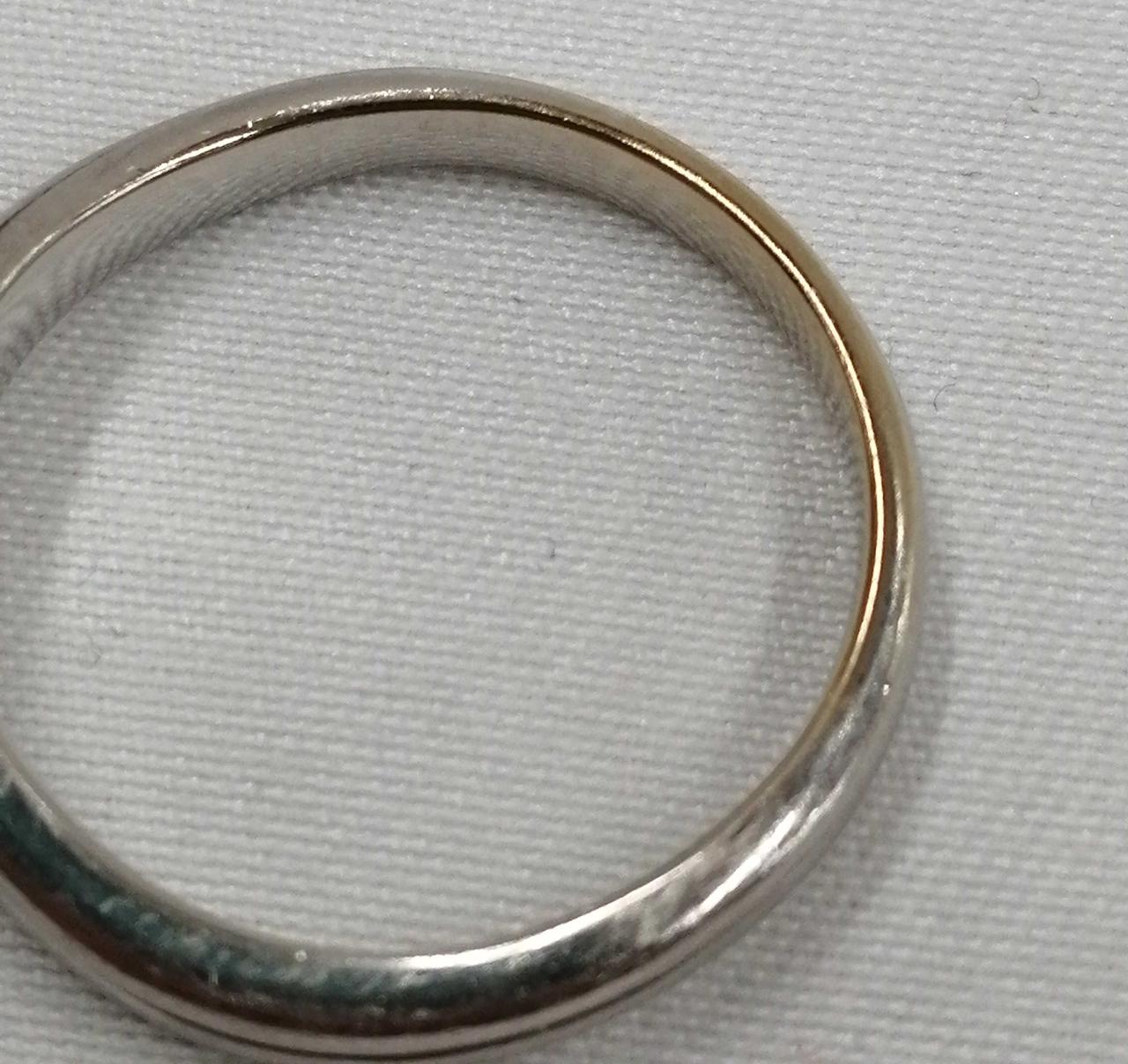 縁の部分変色(金色)有り