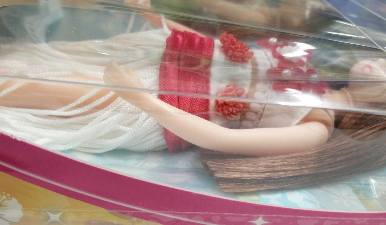 ケースのサイドにヒビ割れ有り