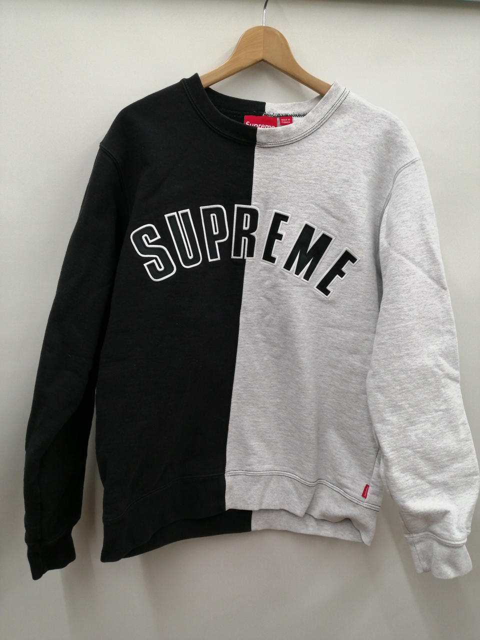 SUPREME 型番:黒/グレー 18AW SPLIT CREWNECK SWEATSHIRT SUPREME 型番:黒/グレー 18AW SPLIT CREWNECK SWEATSHIRT