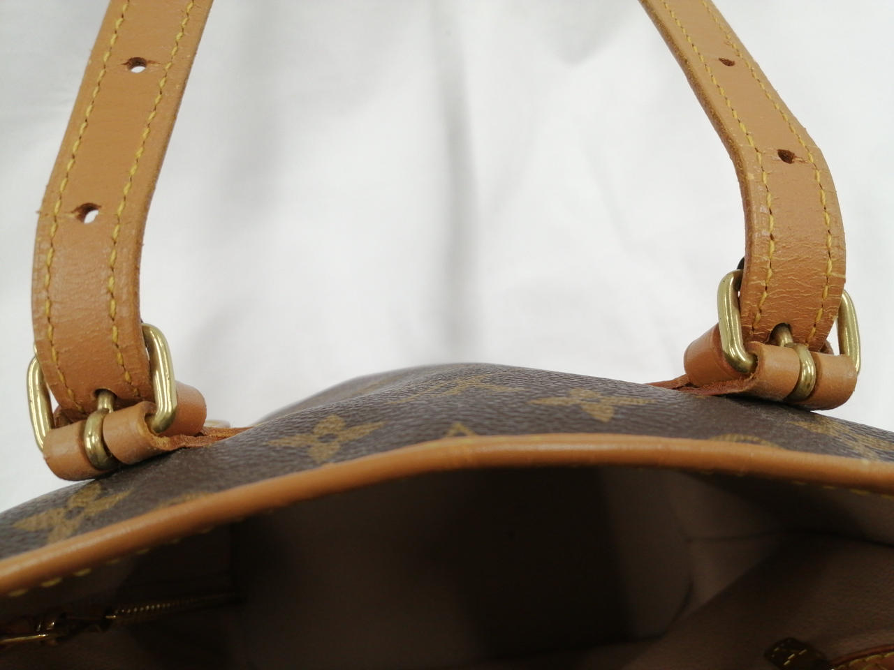 取っ手の根元に傷み有り