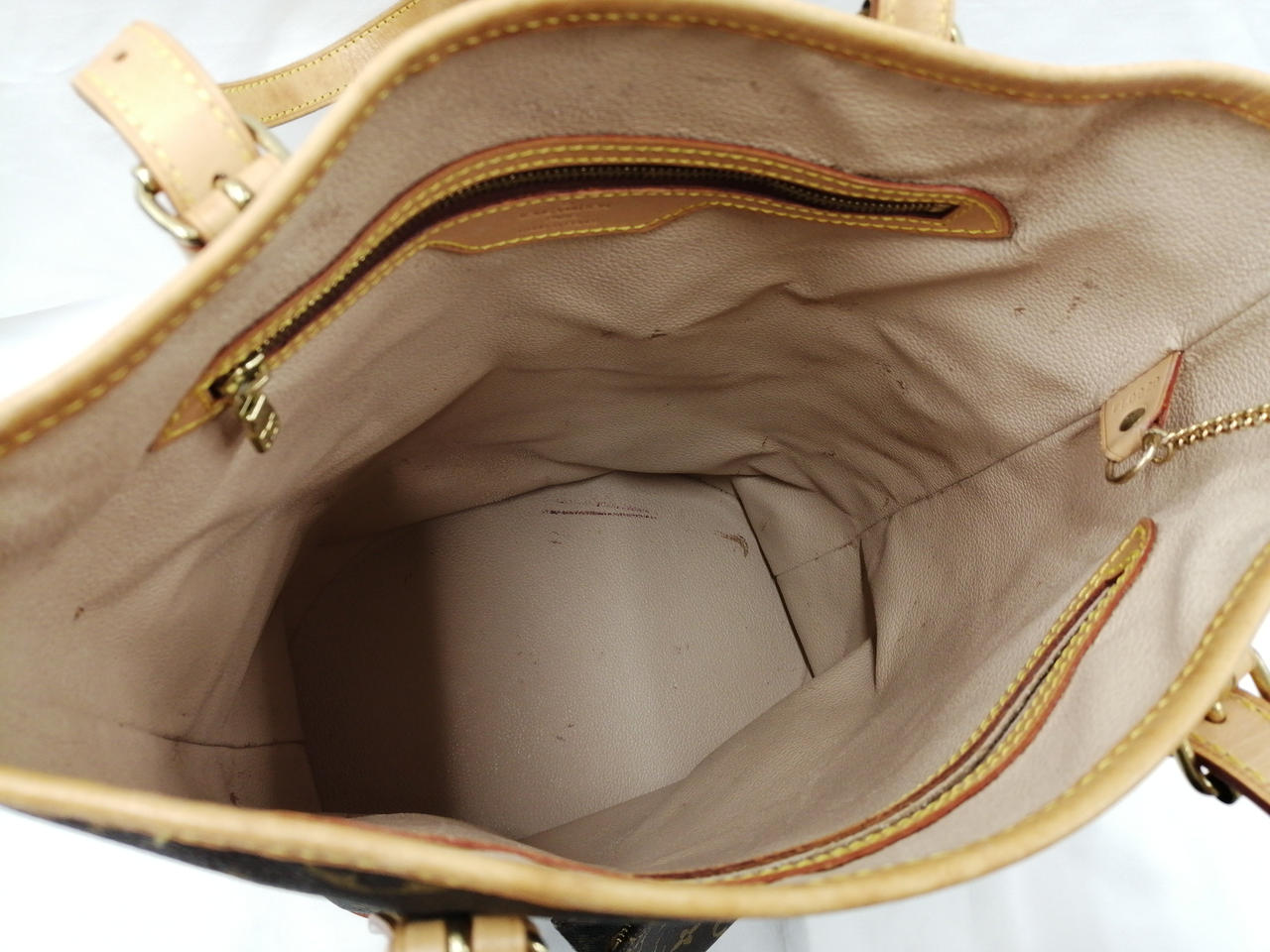 内側ベタつき、保管上の臭い有り