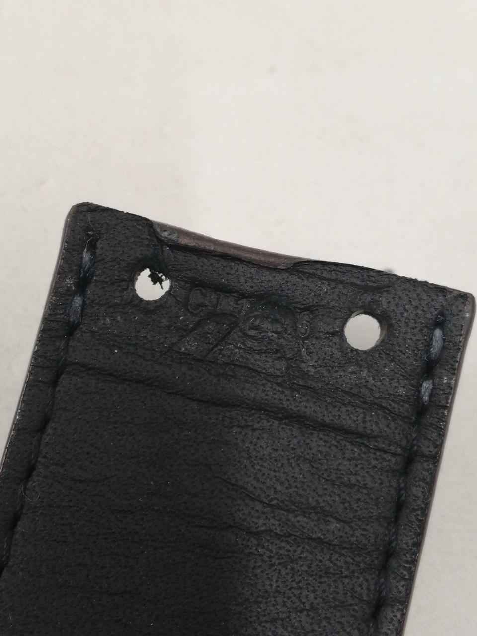 シリアルナンバー潰れており解読不可